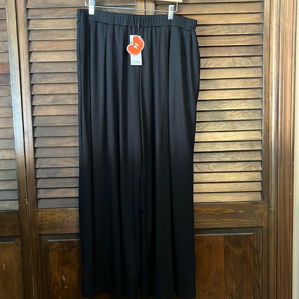 Women’s Cider wide legged pants.